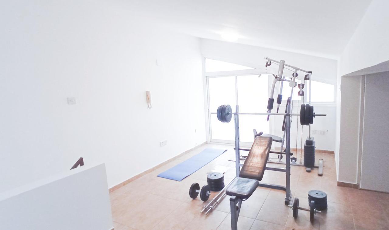 Luxury Private Rooms -Sea View, Netflix, Gym- 5 Min From Beach! - Private Room In Shared Apartment Larnaca Buitenkant foto